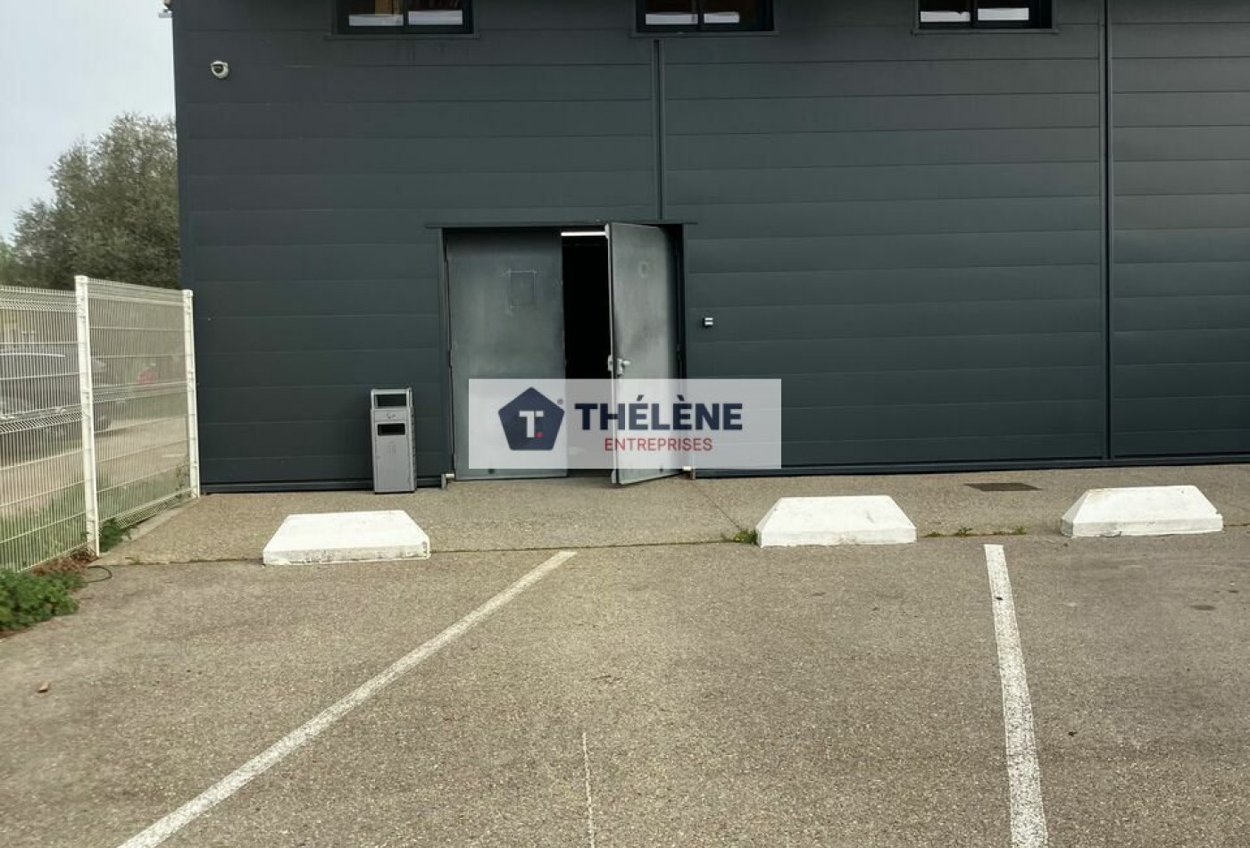 location Local commercial Marguerittes - Photo 1