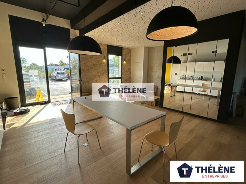 vente Local commercial Saint Bres - Photo 1