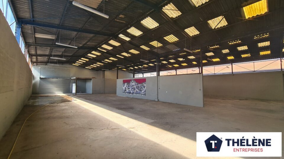 location Locaux d'activité Saint Bres - Photo 1