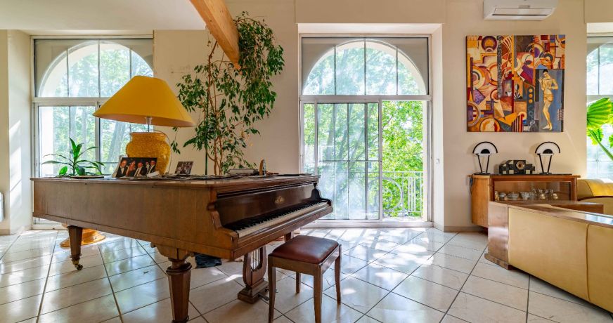 vente Loft/atelier/surface Nimes