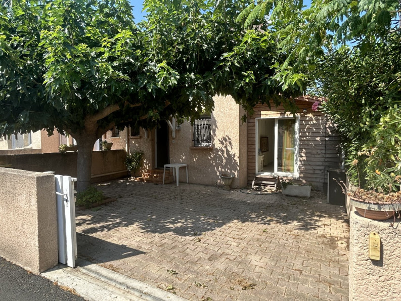 en location saisonnière Maison Redessan - Photo 1
