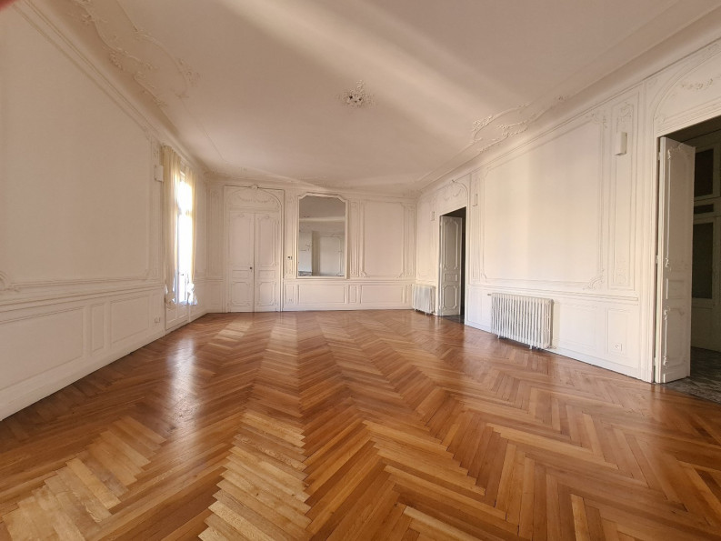 location Appartement haussmannien Montpellier - Photo 2