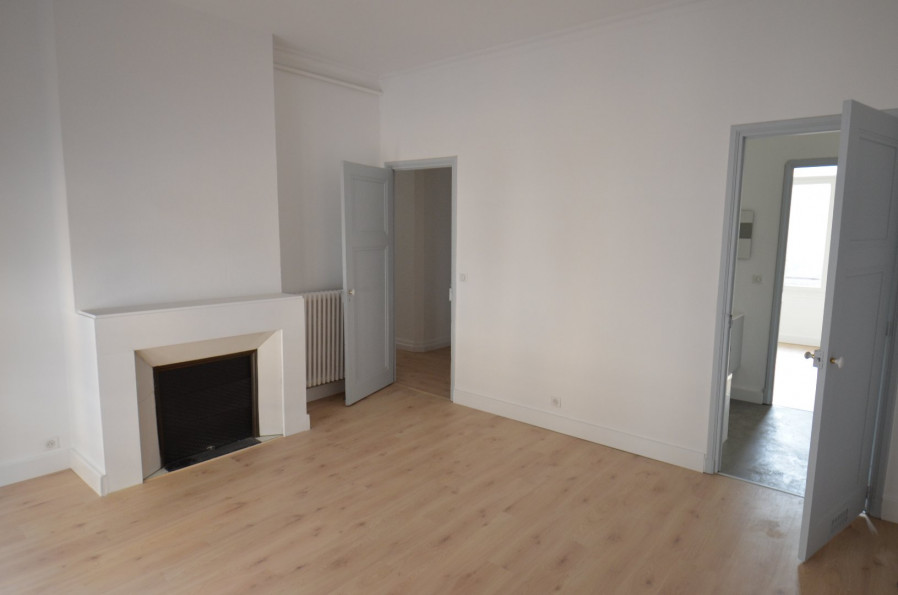 location Appartement ancien Montpellier - Photo 1