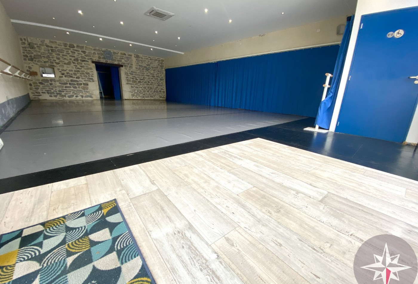 location Local commercial Cournonsec - Photo 1