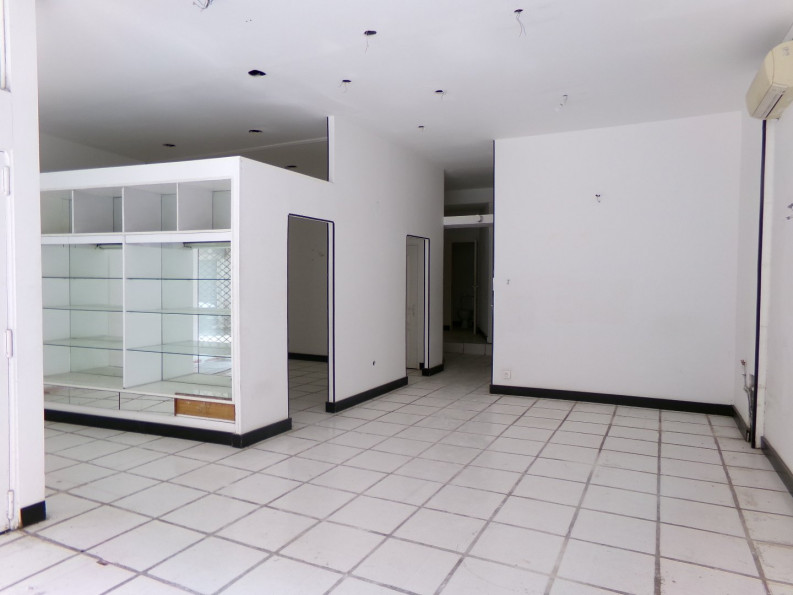 location Local commercial Beziers - Photo 2