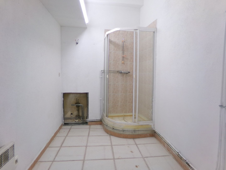 location Local commercial Beziers - Photo 6