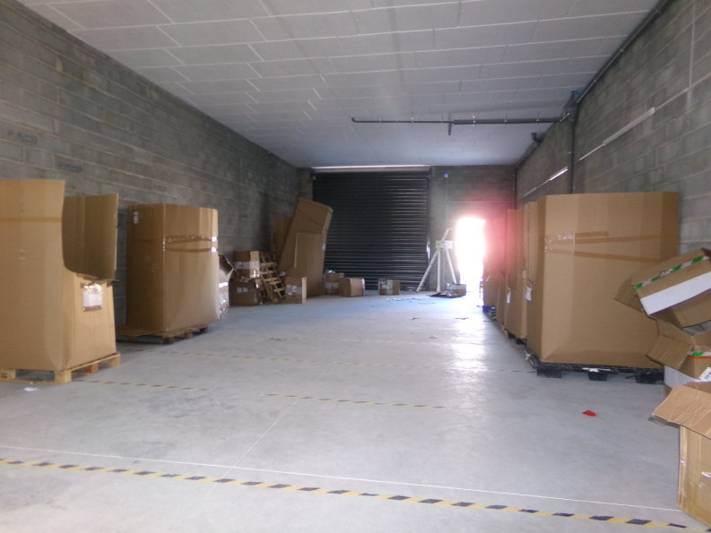 location Entrepot Maraussan - Photo 1
