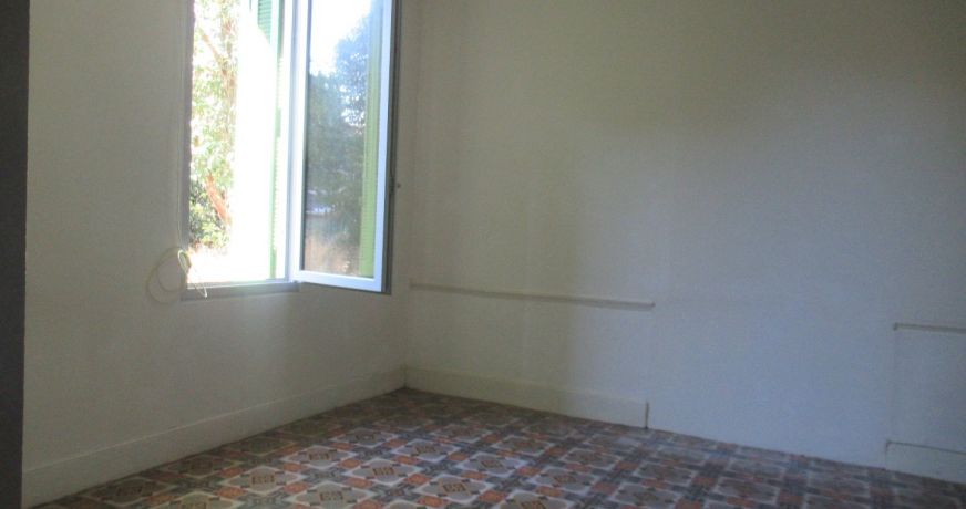 location Appartement en rez de jardin Saint Genies De Fontedit