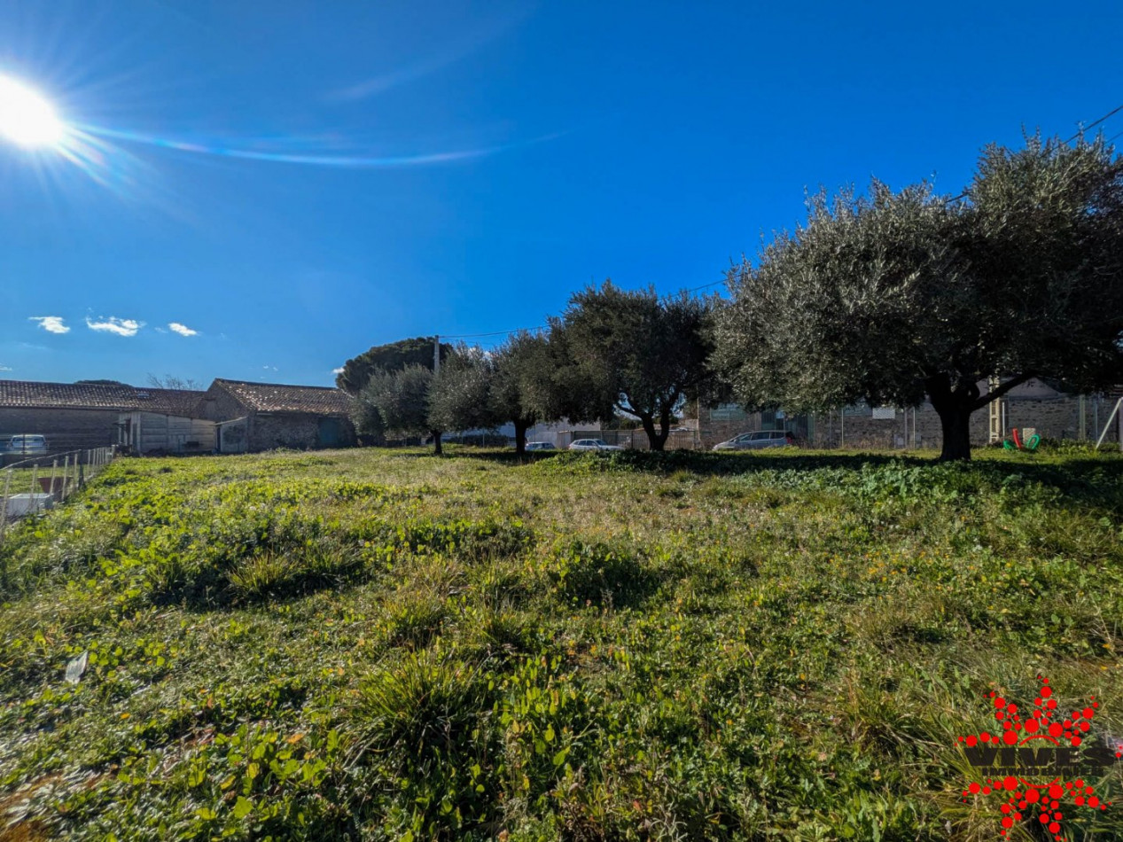 sale Terrain constructible Pouzolles - Photo 1