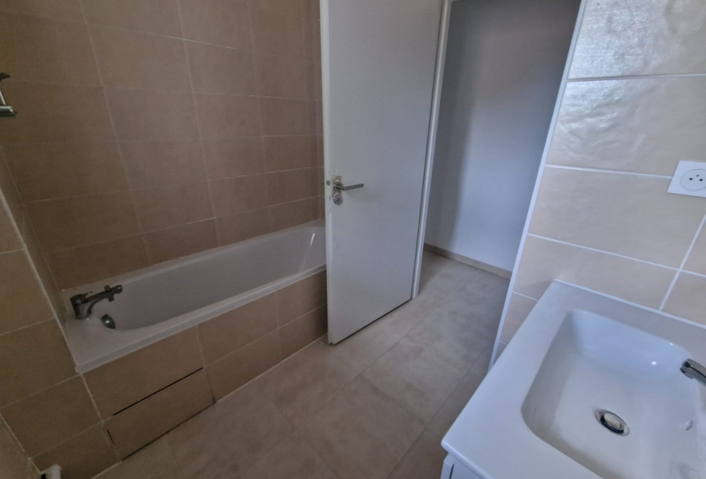 location Appartement Saint Thibery - Photo 8