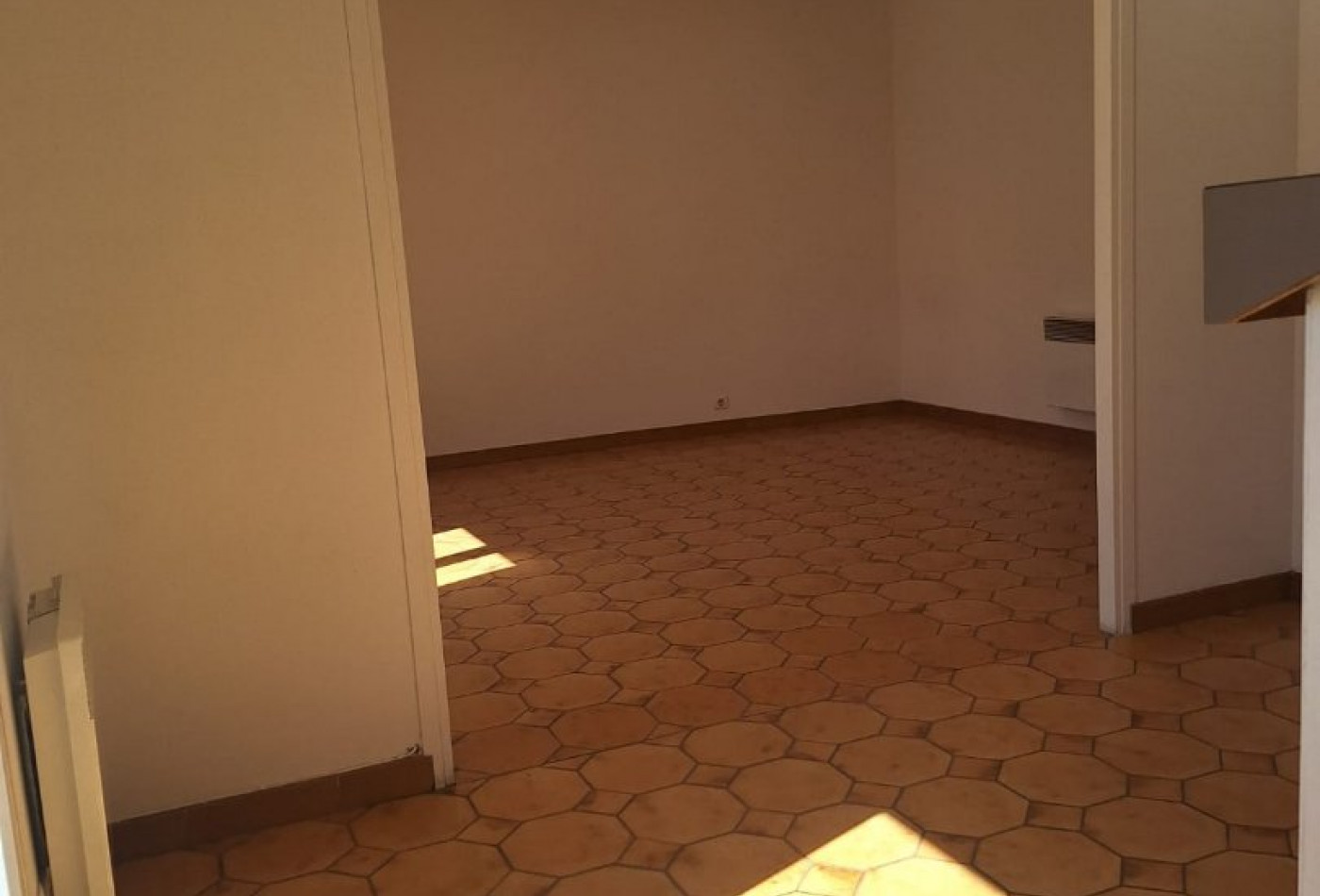 location Appartement Poussan - Photo 6