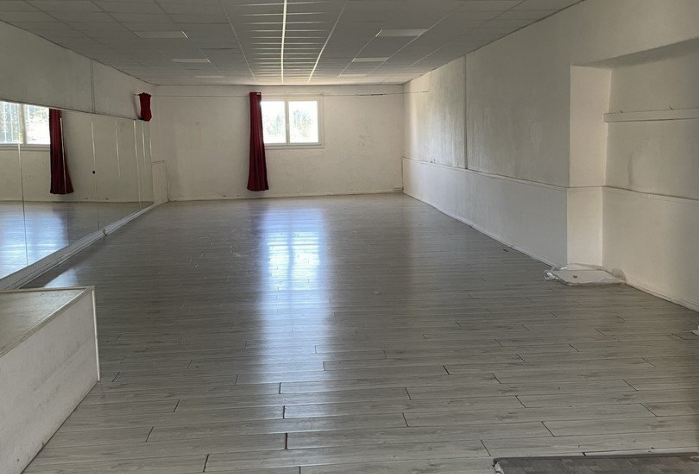 location Local commercial Pezenas - Photo 3