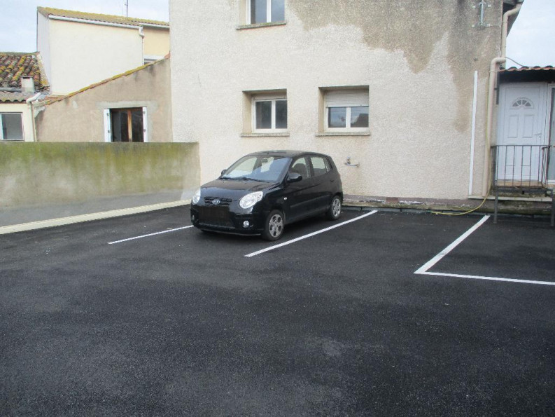 location Parking intérieur Agde - Photo 1