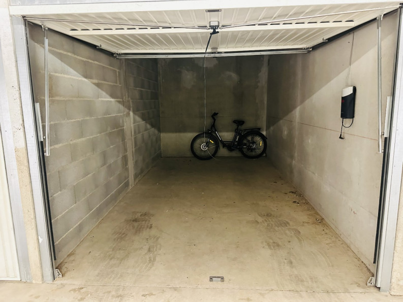vente Garage Agde - Photo 2