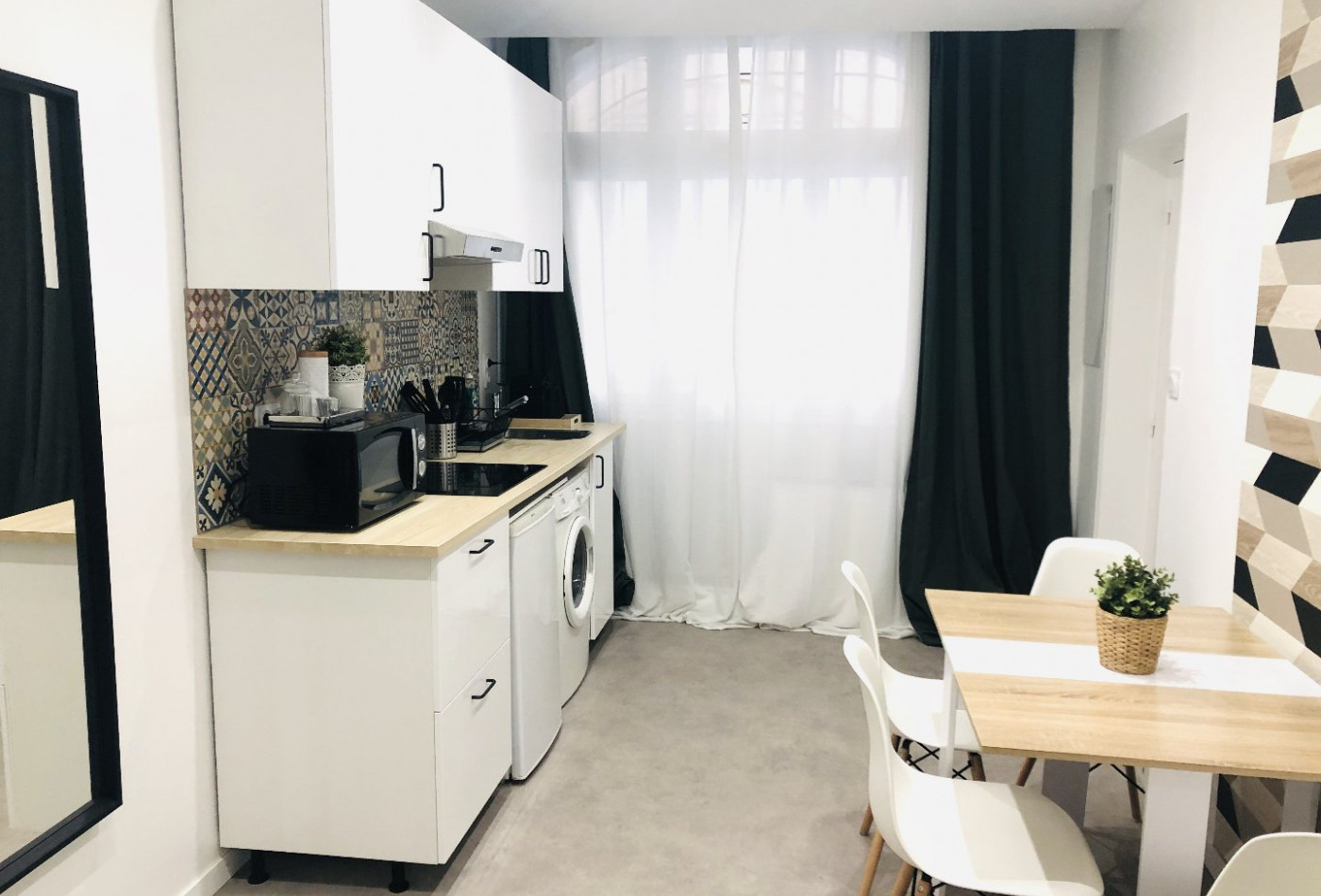 location Appartement ancien Montpellier - Photo 2