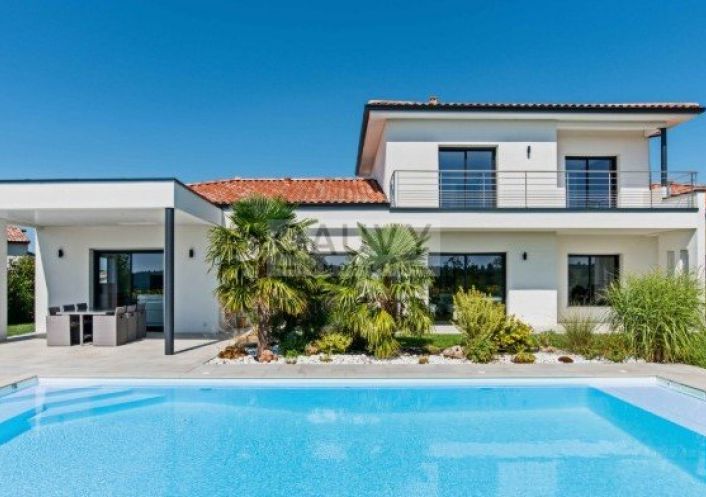 for sale Villa Montblanc