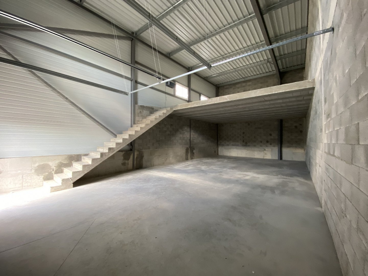 location Ateliers et bureaux Castries - Photo 1