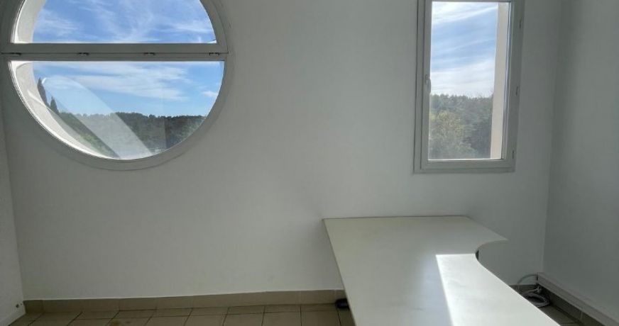 location Bureau Le Cres