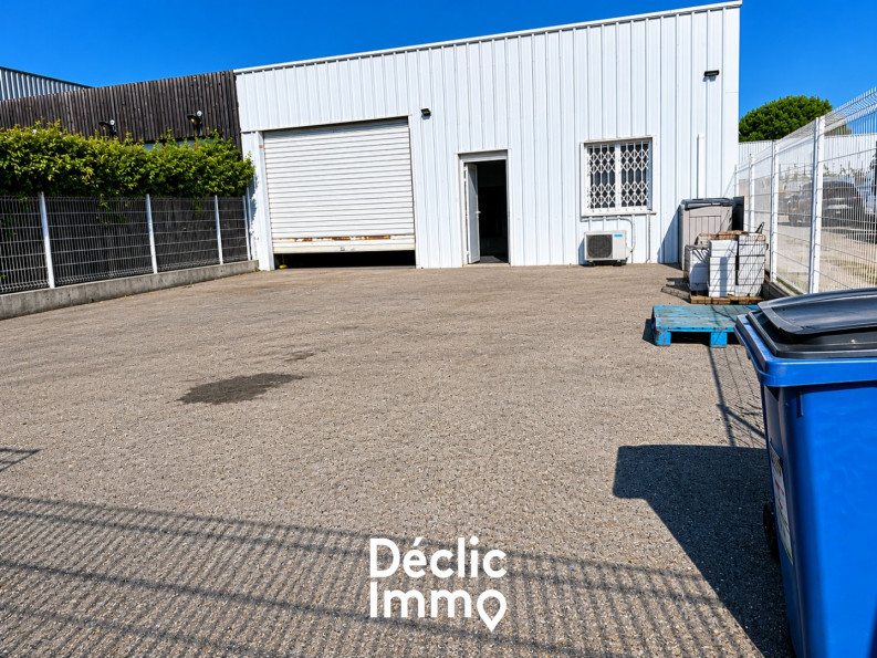 location Entrepots et bureaux Aigues Mortes - Photo 1