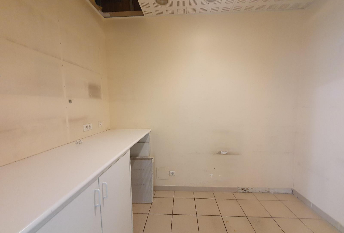 location Local commercial Beziers - Photo 8