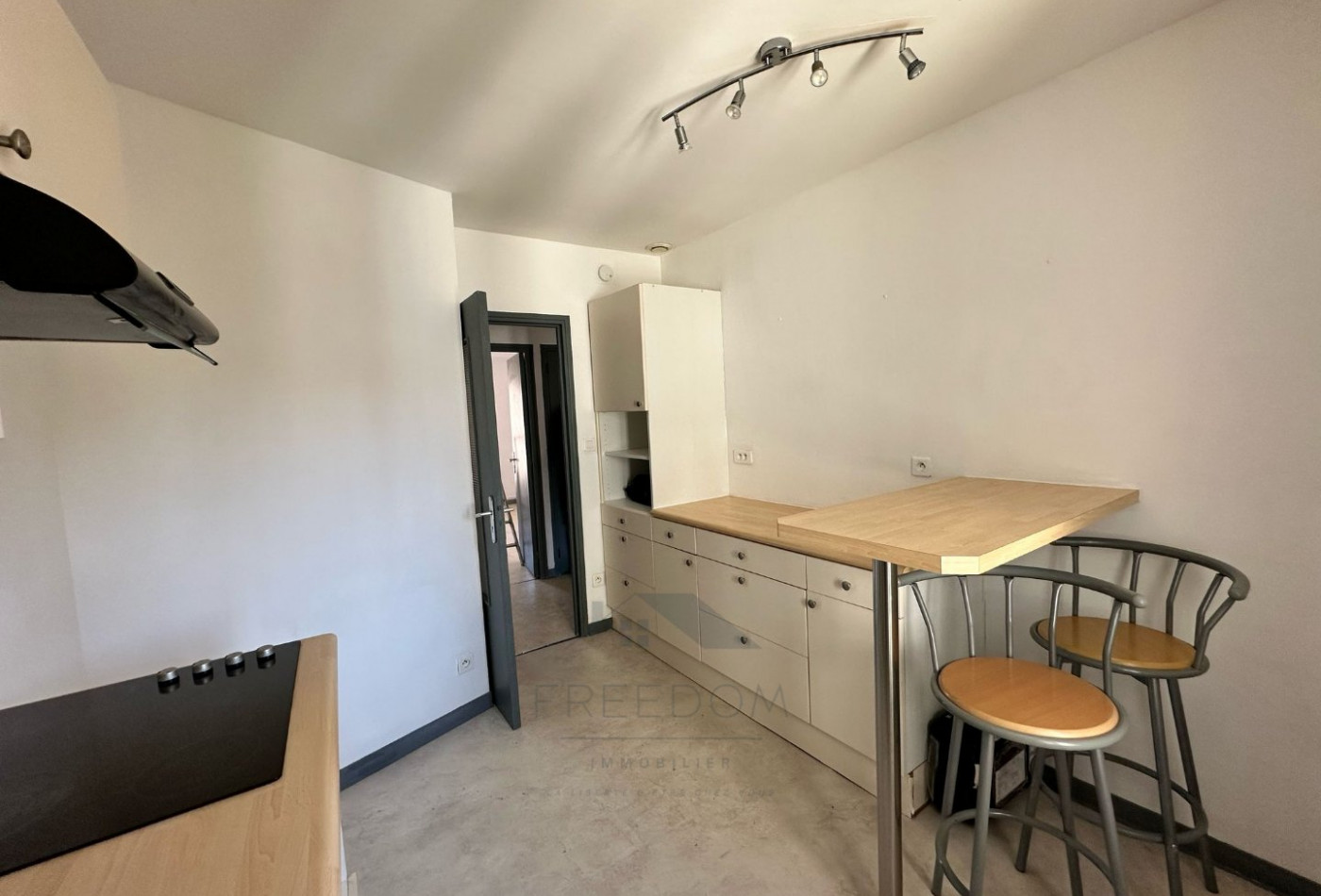 location Appartement rénové Beziers - Photo 2