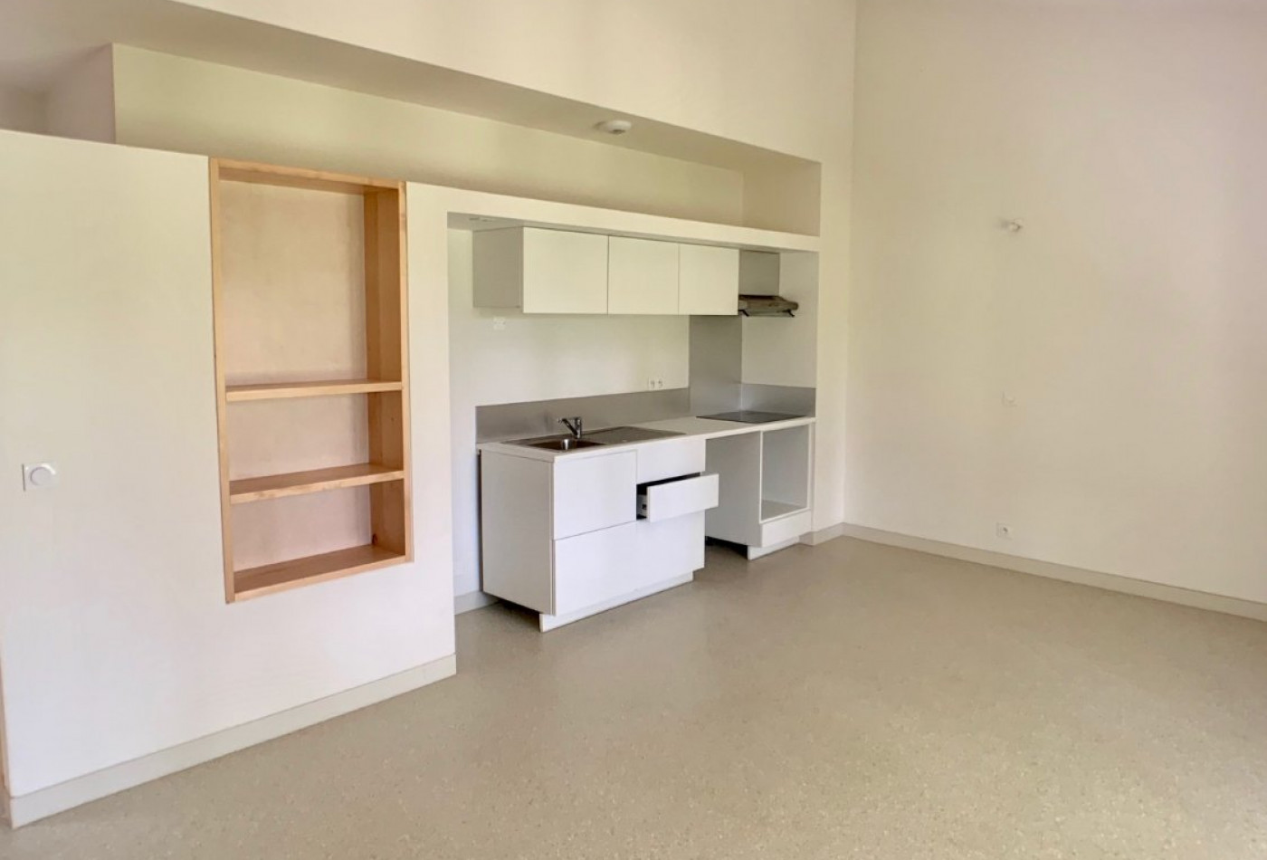 location Appartement Saint Clement De Riviere - Photo 2