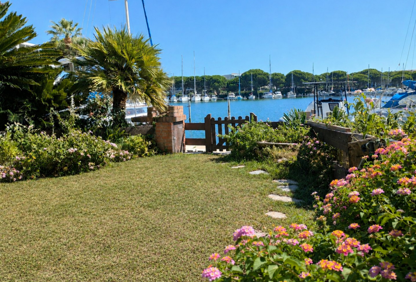 vente Appartement en marina Port Camargue - Photo 2