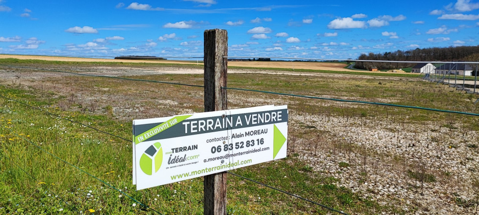 vente Terrain constructible Saint Caprais - Photo 1