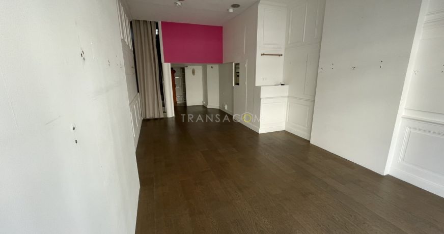 location Local commercial Tours