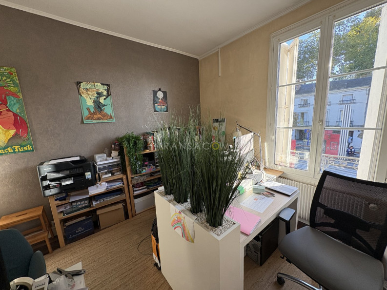 location Local commercial Tours - Photo 4