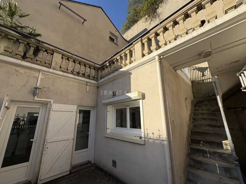 location Local commercial Tours - Photo 5