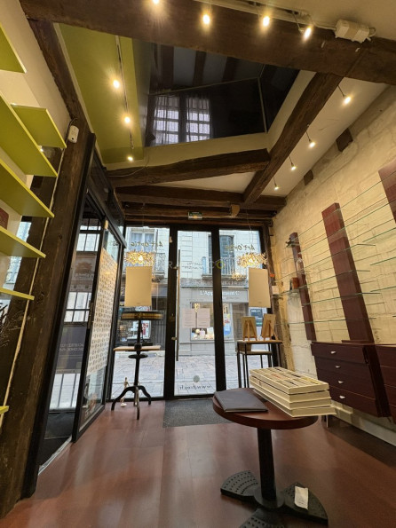 location Local commercial Tours - Photo 4