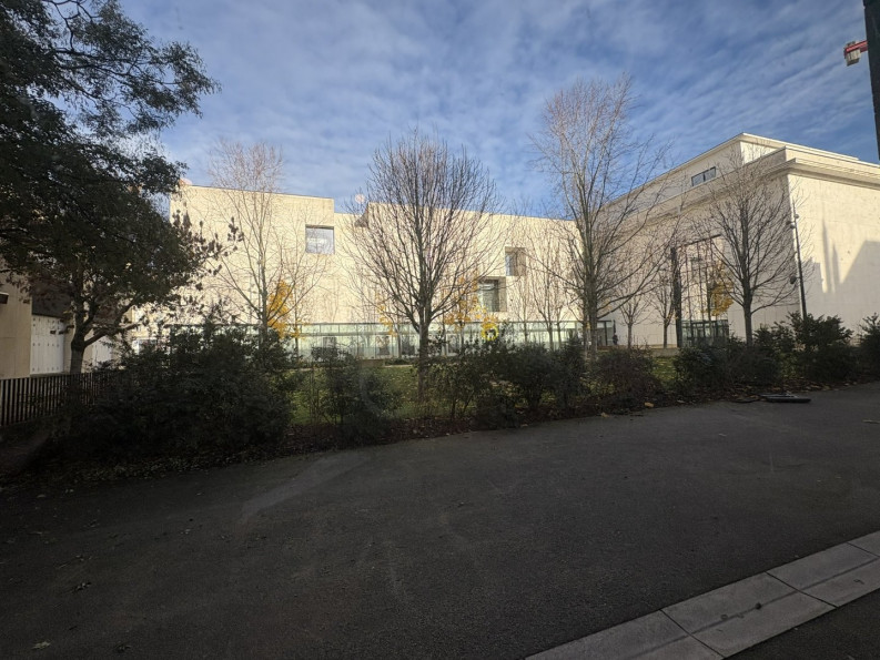 location Local commercial Tours - Photo 7