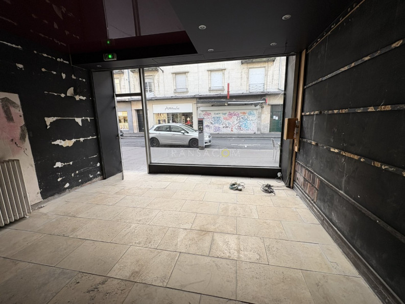 location Local commercial Tours - Photo 2