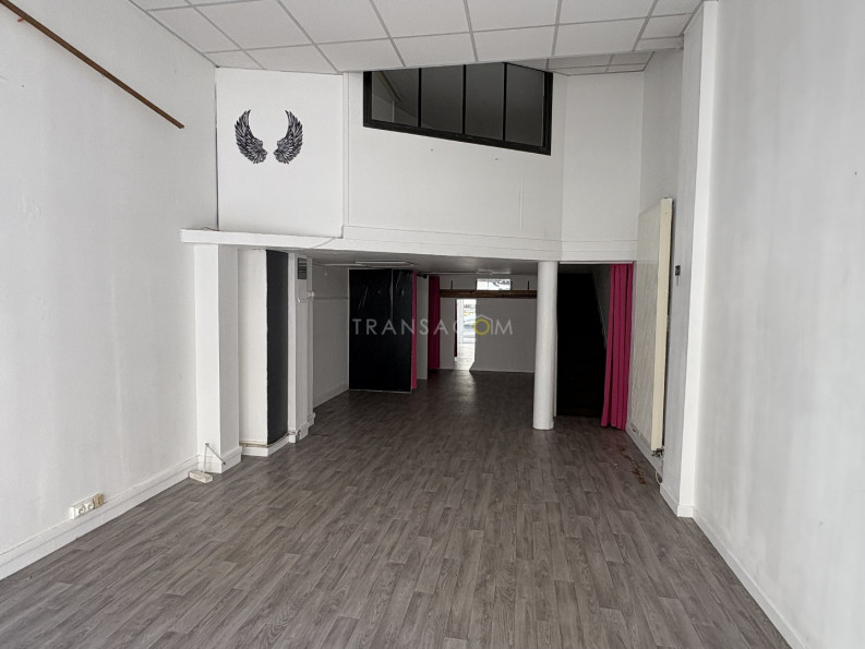 location Local commercial Tours - Photo 1