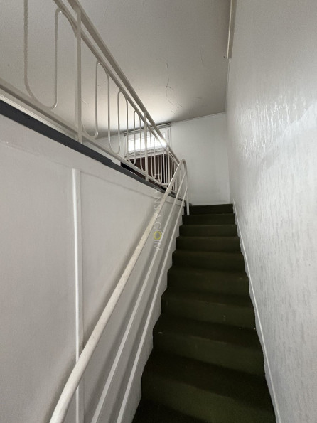 location Local commercial Tours - Photo 3