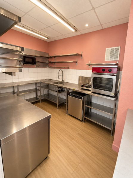 location Local commercial Tours - Photo 4