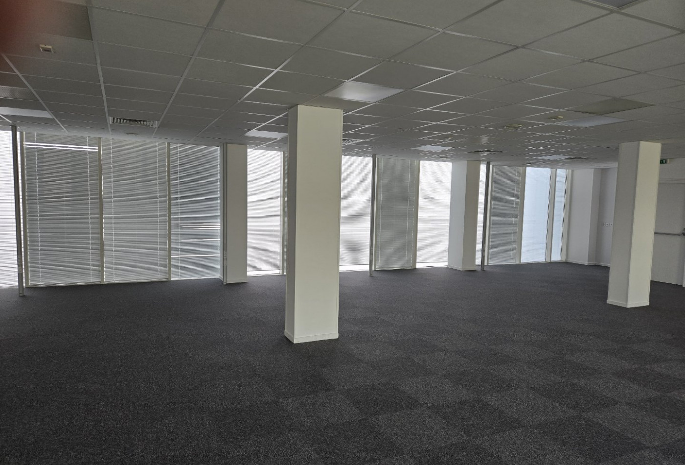 location Bureau Tours - Photo 3