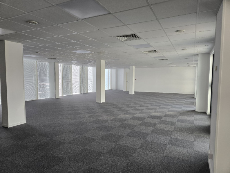 location Bureau Tours - Photo 4