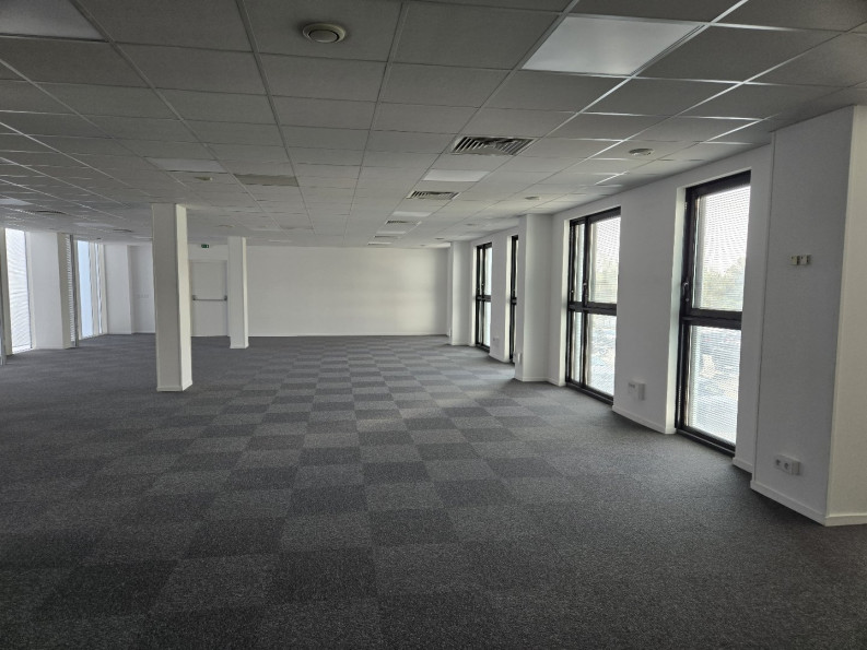 location Bureau Tours - Photo 1