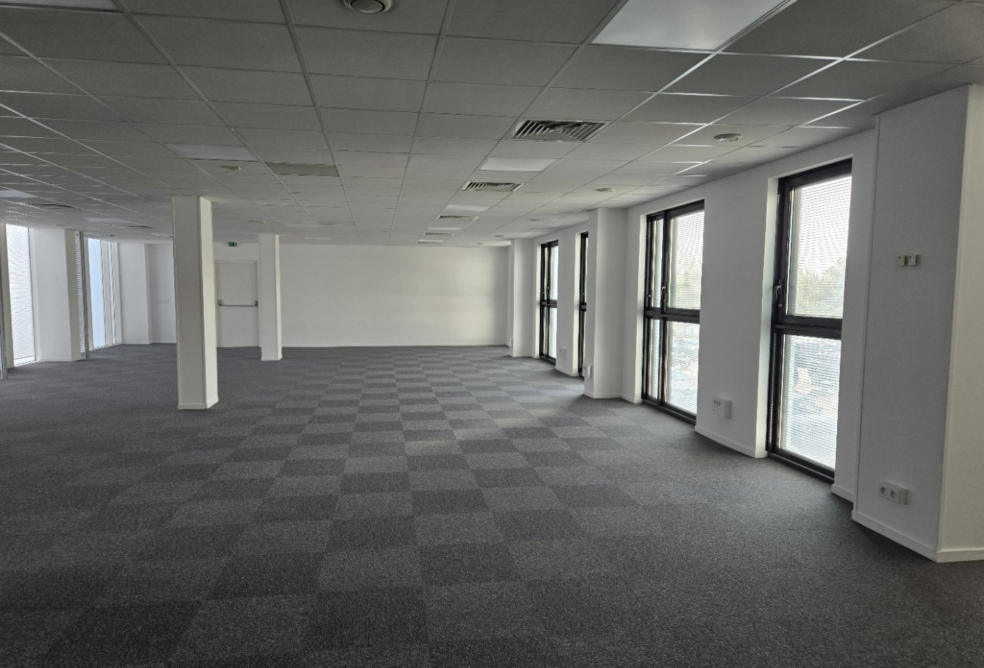 location Bureau Tours - Photo 1