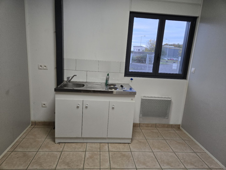 location Locaux d'activité Ballan Mire - Photo 10