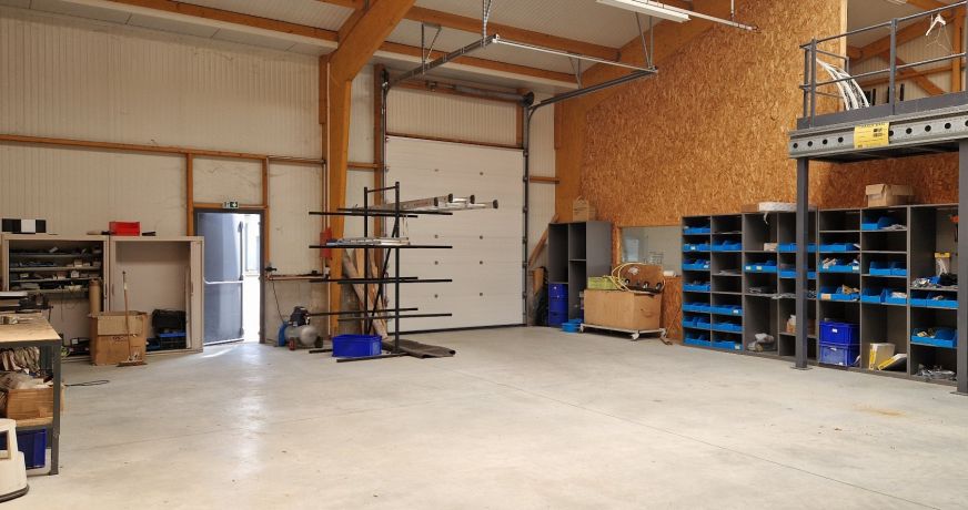 location Locaux d'activité Ballan Mire