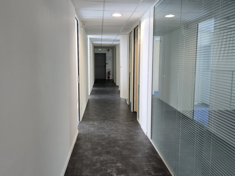 location Bureau Tours - Photo 3