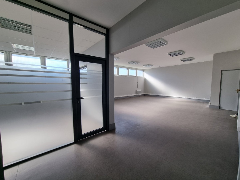 location Locaux d'activité Saint-pierre-des-corps - Photo 3