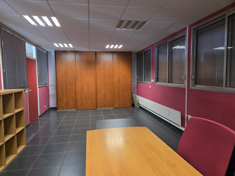 location Locaux d'activité La Ville Aux Dames - Photo 8