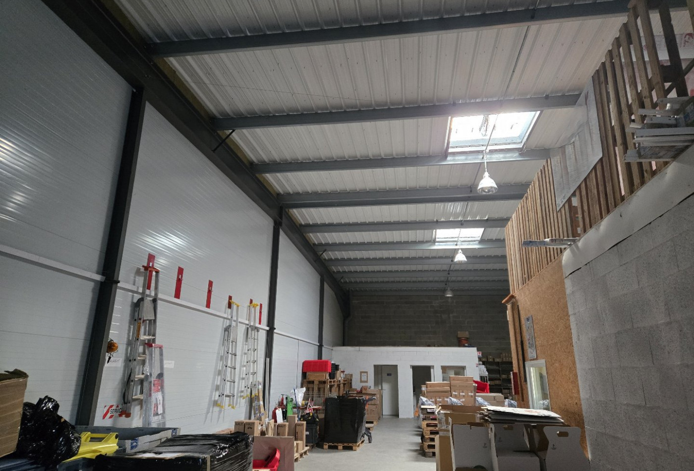 location Locaux d'activité Ballan Mire - Photo 1