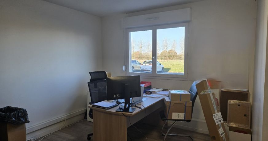 location Locaux d'activité Ballan Mire