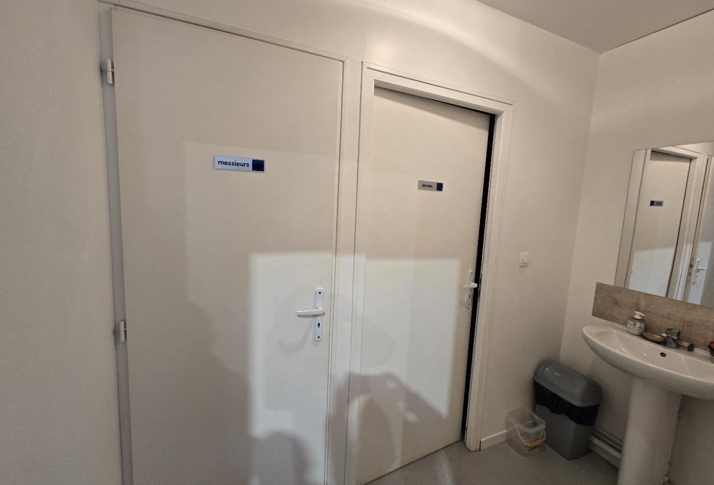 location Locaux d'activité Ballan Mire - Photo 4