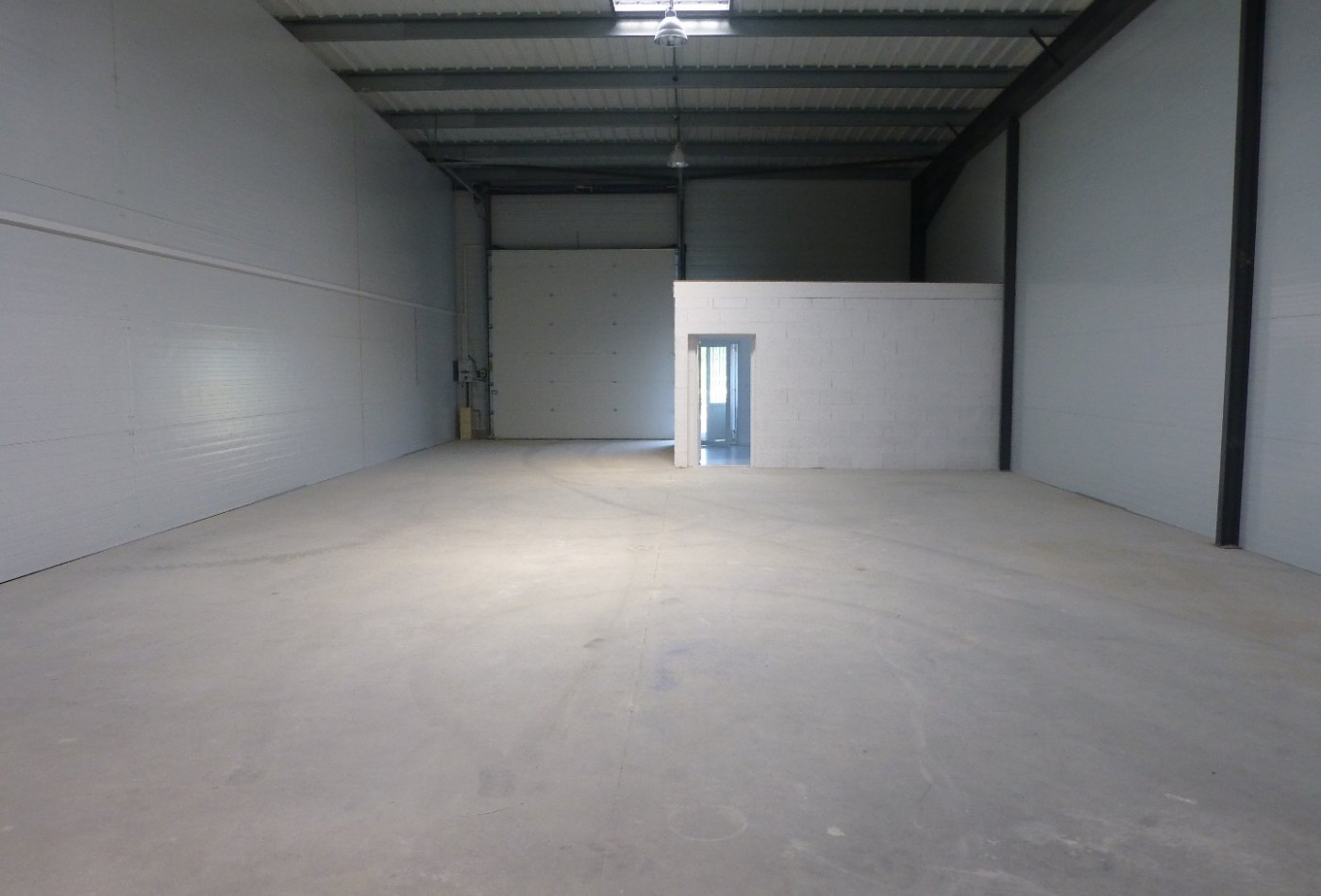 location Locaux d'activité Ballan Mire - Photo 1